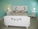 Chambre double à l'étage avec poutres apparentes