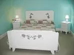 Chambre double à l'étage avec poutres apparentes