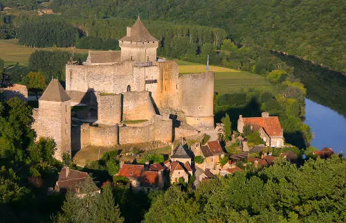 Château de Castelnaud surplombant la Dordogne
